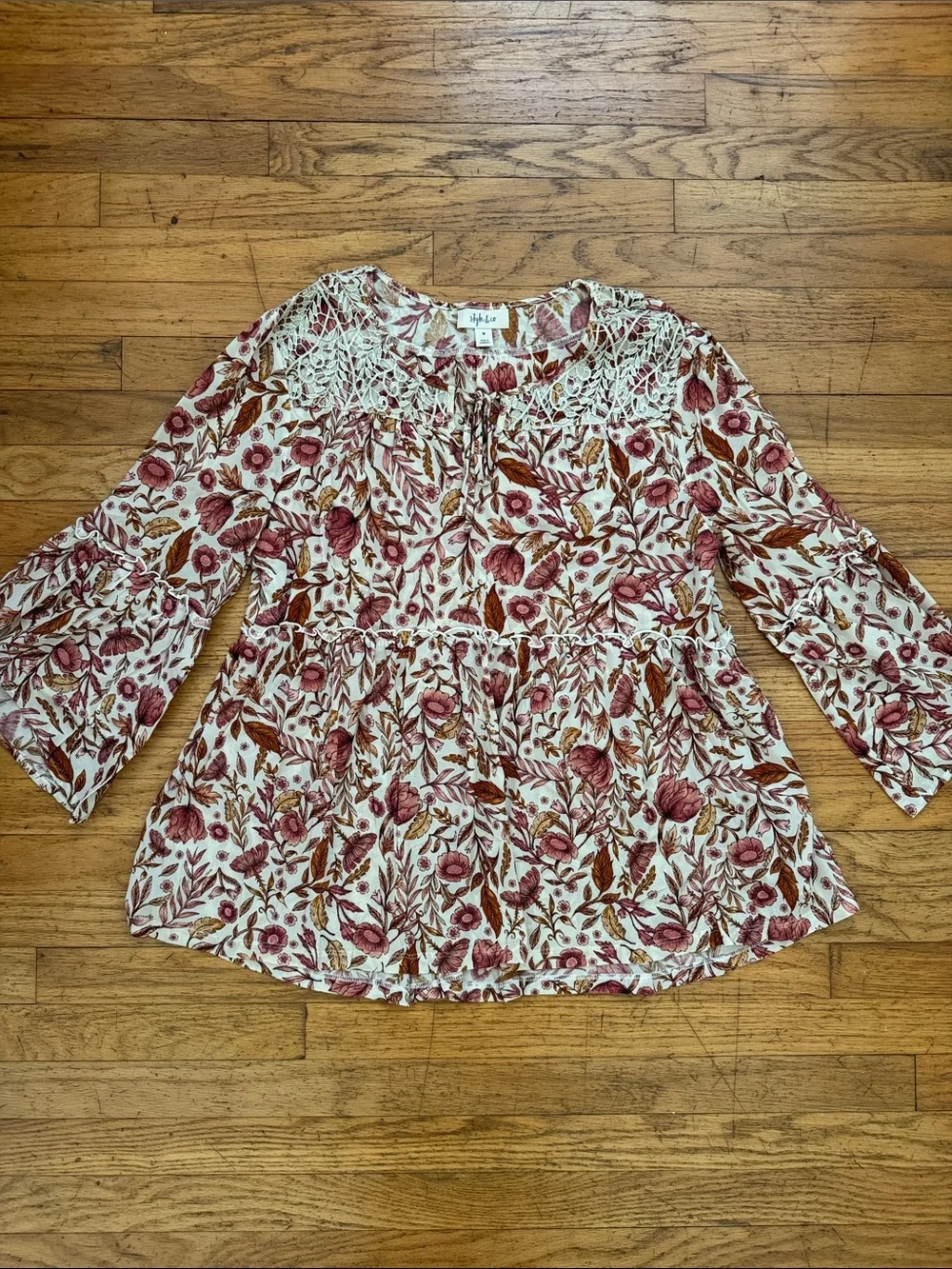 Like New! Style & Co Floral Blouse - Picture 1 of 5